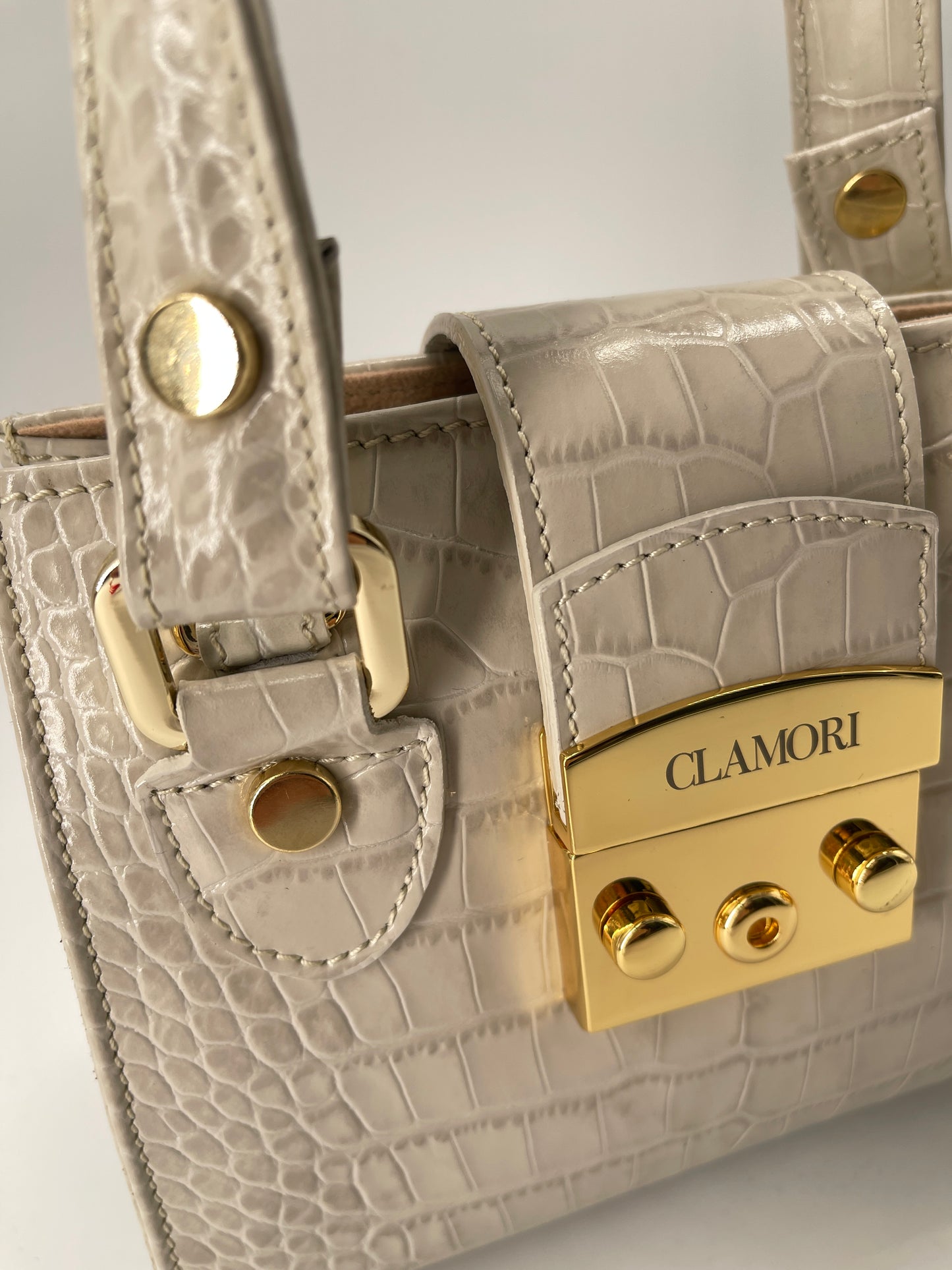 Clamori Pupa (Pearl Q)