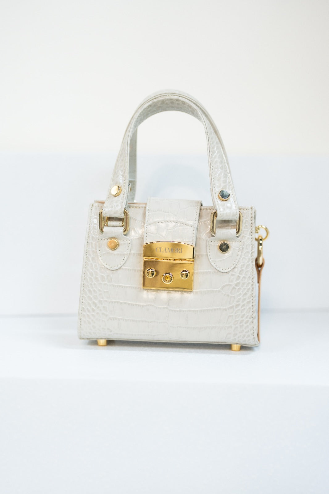 Clamori Pupa (Pearl Q)